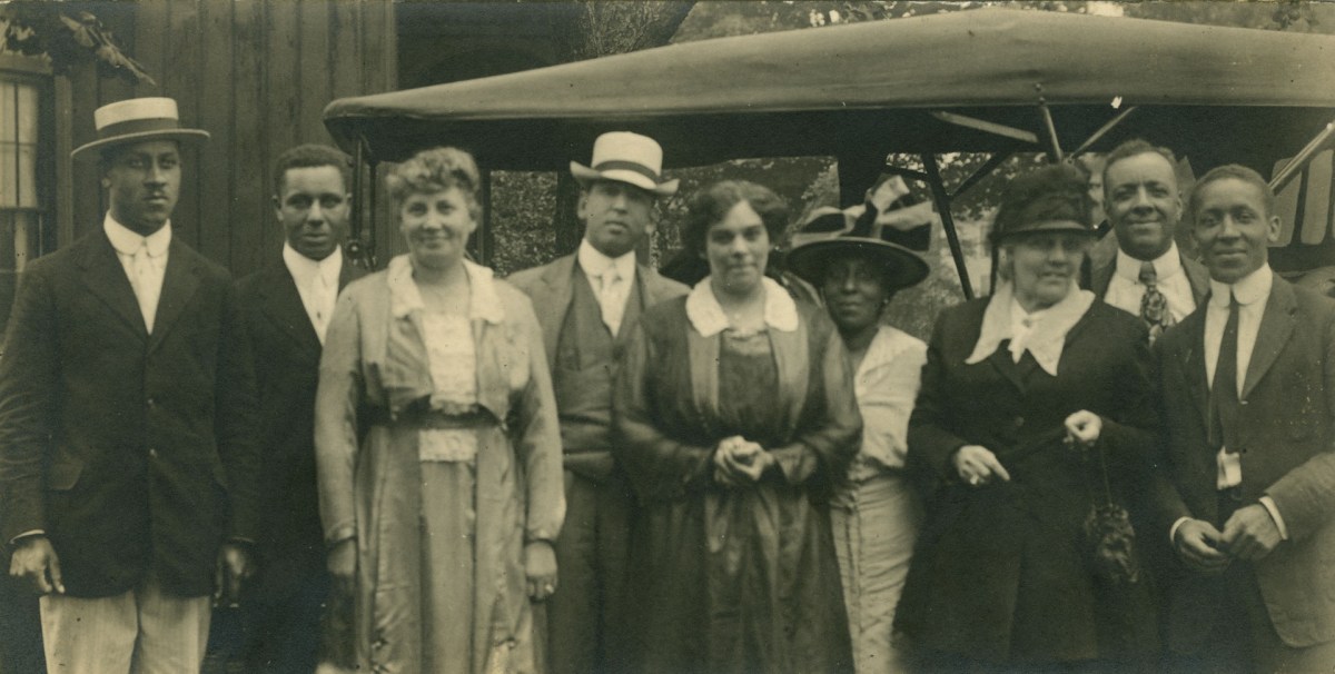 Abbott family group ca 1900 Anderson Ruffin Abbott fonds, Toronto Public Library. From left two right: two unknown men, Mrs. Grace Hubbard, Mr. Hubbard, Mrs. John Montgomery, Mrs. Rebecca Hollingsworth Galway, Mrs. Anderson Ruffin Abbott, Mr. John Montgomery, unidentified man.