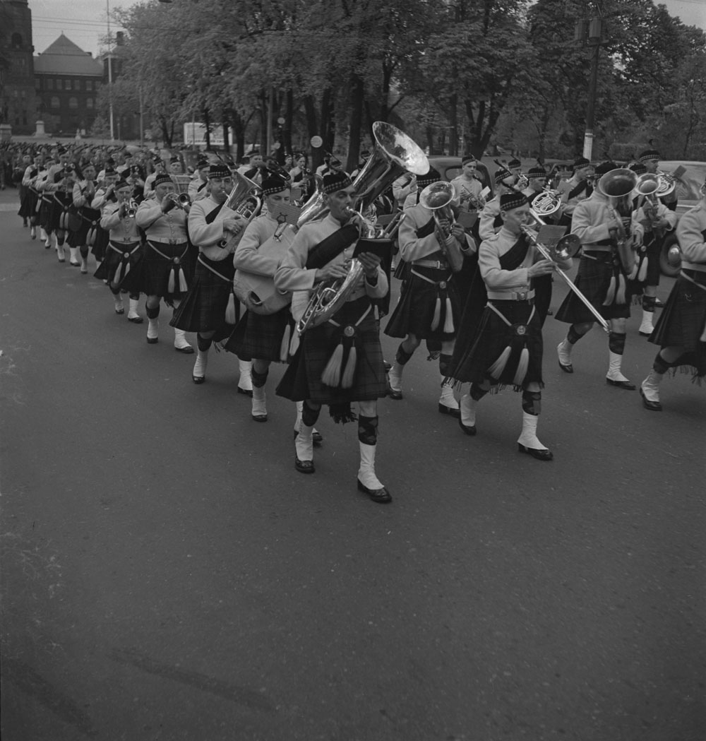 48th-highlanders-pipe-band-queens-park-1939-1951-narch