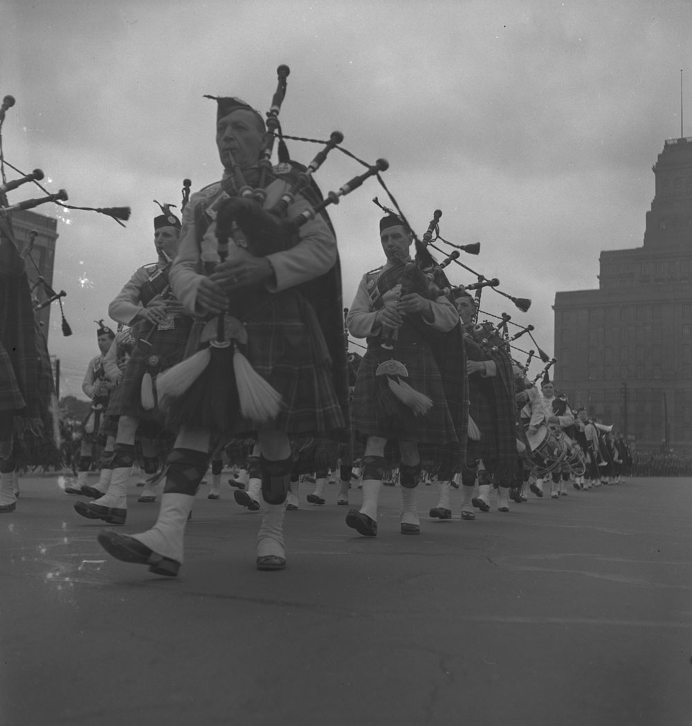 48th-highlanders-pipers-toronto-1939-1951-narch