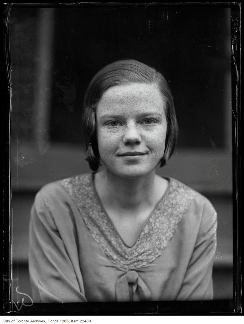 Riverdale Collegiate [commencement portraits], Helen Davidson, 171 Munro Street.