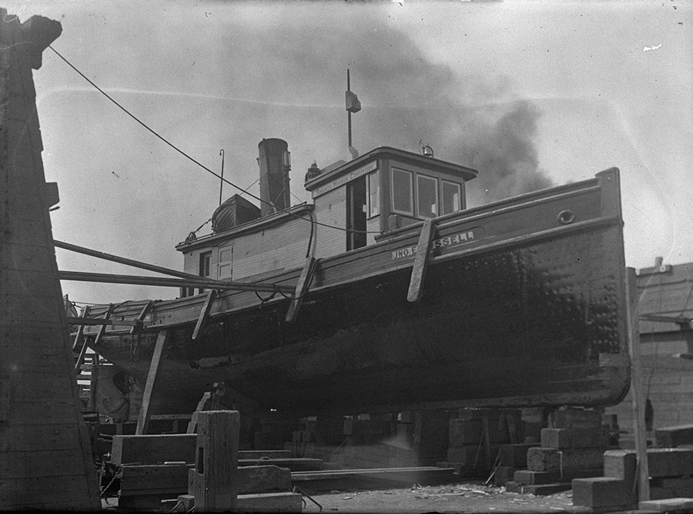 Toronto Harbour Commission Tug Jno. E. Russell in drydock for repairs etc. Toronto, Ont. May 21, 1916 1 Library and Archives Canada