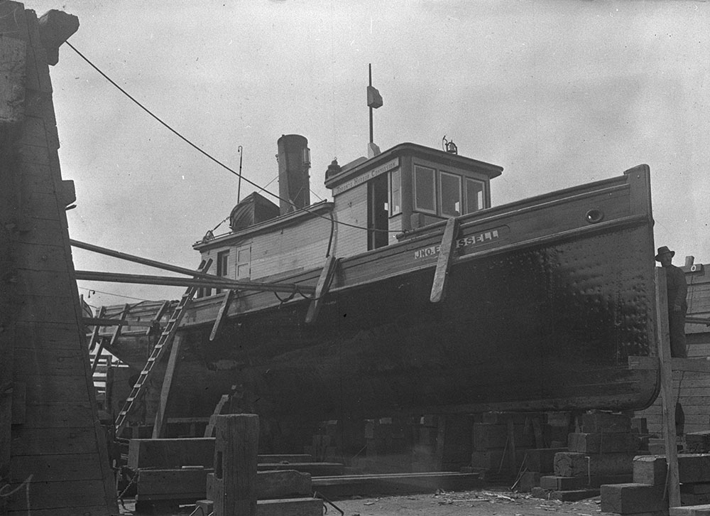 Toronto Harbour Commission Tug Jno. E. Russell in drydock for repairs etc. Toronto, Ont. May 21, 1916 3 Library and Archives Canada
